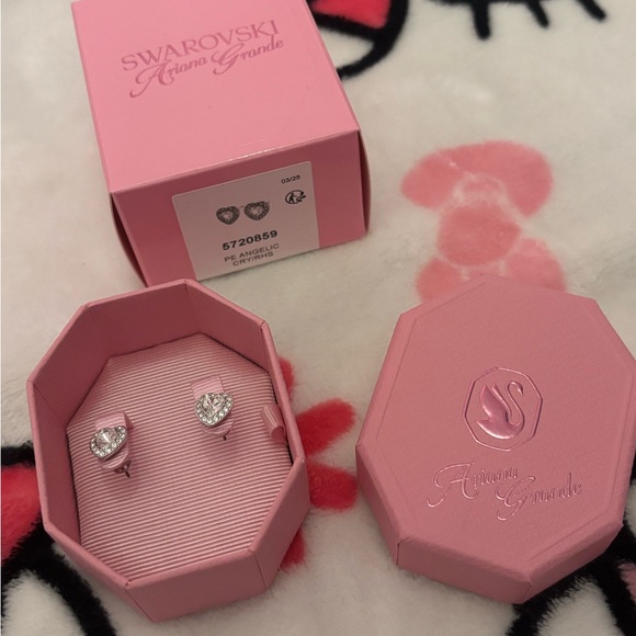 Stylish Silver Heart Earrings - Picture 9 of 11